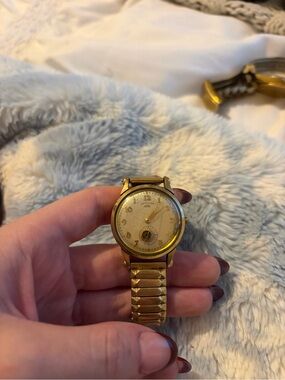 Vintage Gold-Tone Men’s Dress Watch - Gold